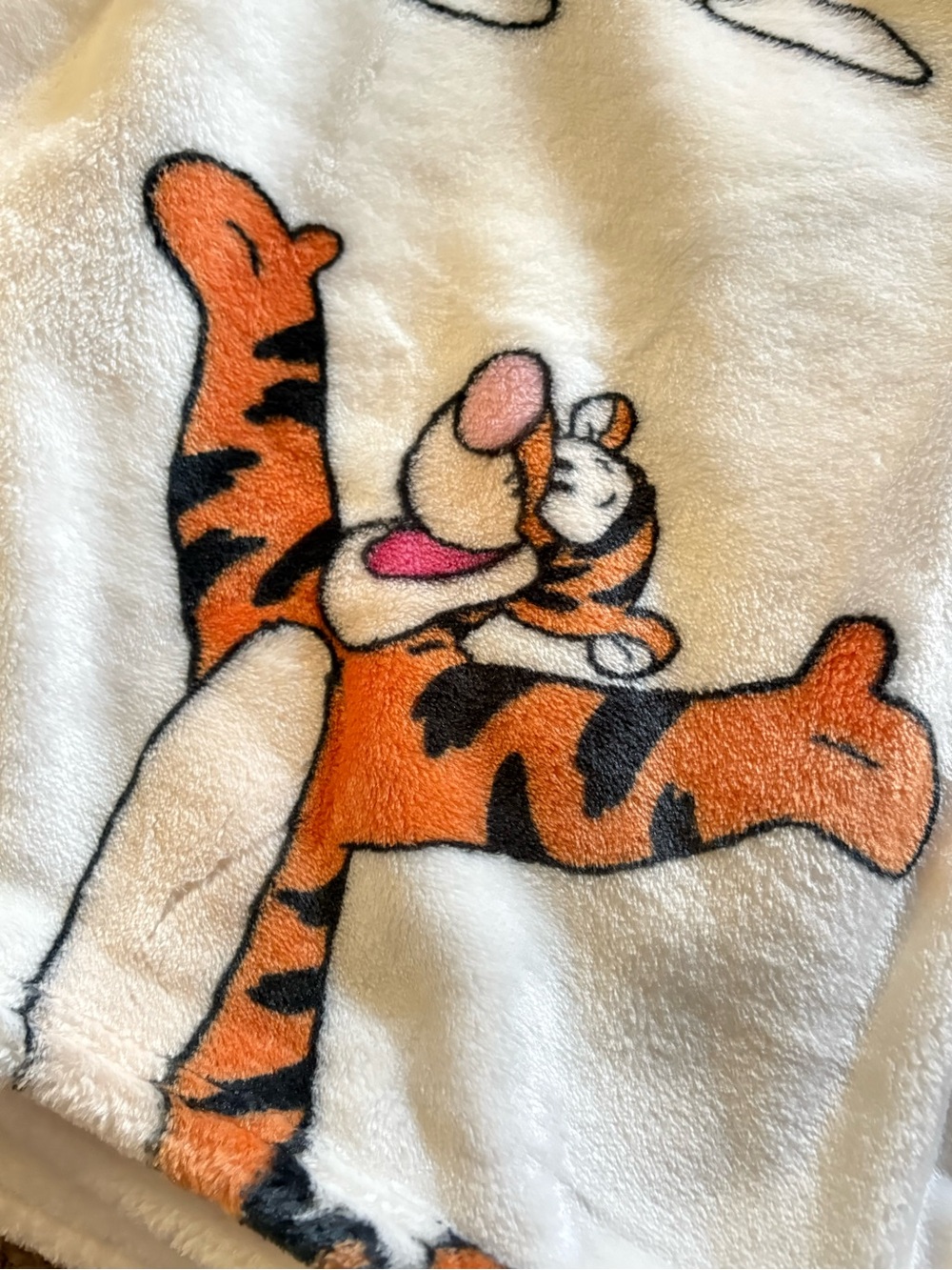 Winnie the Pooh Christmas plush blanket or throw 60x70 gift for Disney lovers - Picture 4 of 7